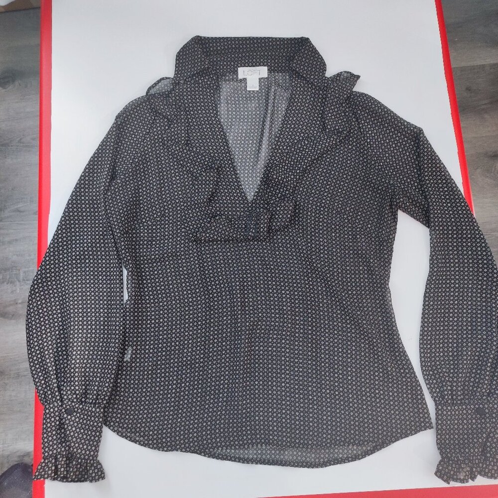 LOFT Ann Taylor lightweight blouse frill deep cut neck black women's size 6